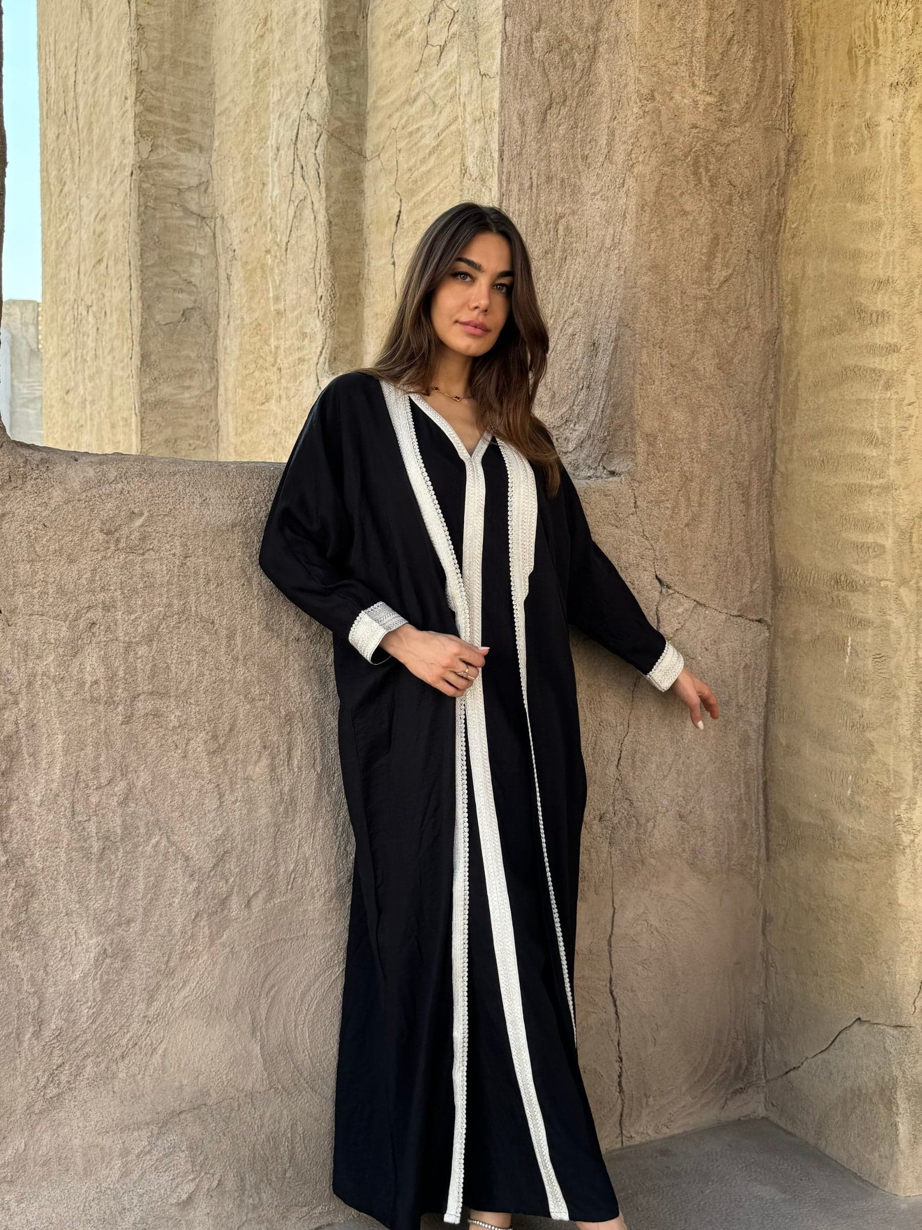 مروة باللون الأسود والفضي