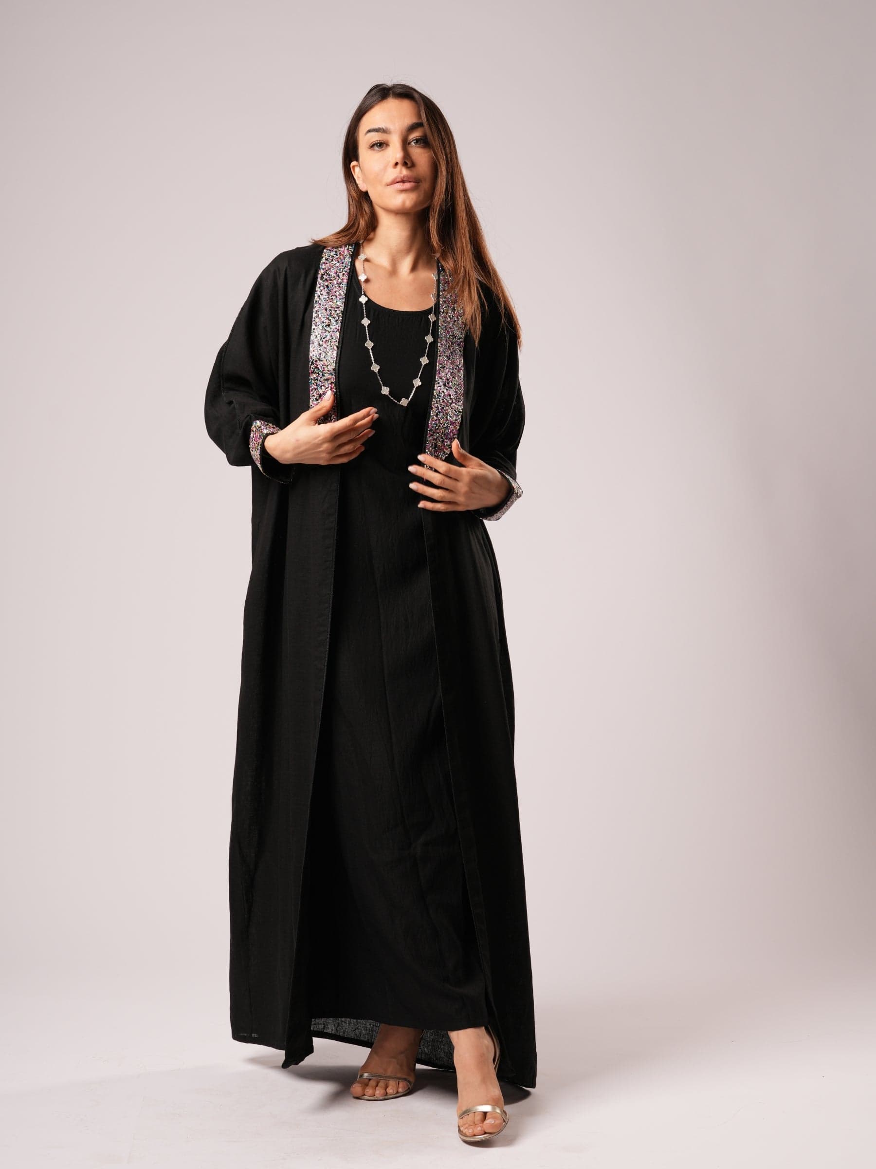 لادياء أسود