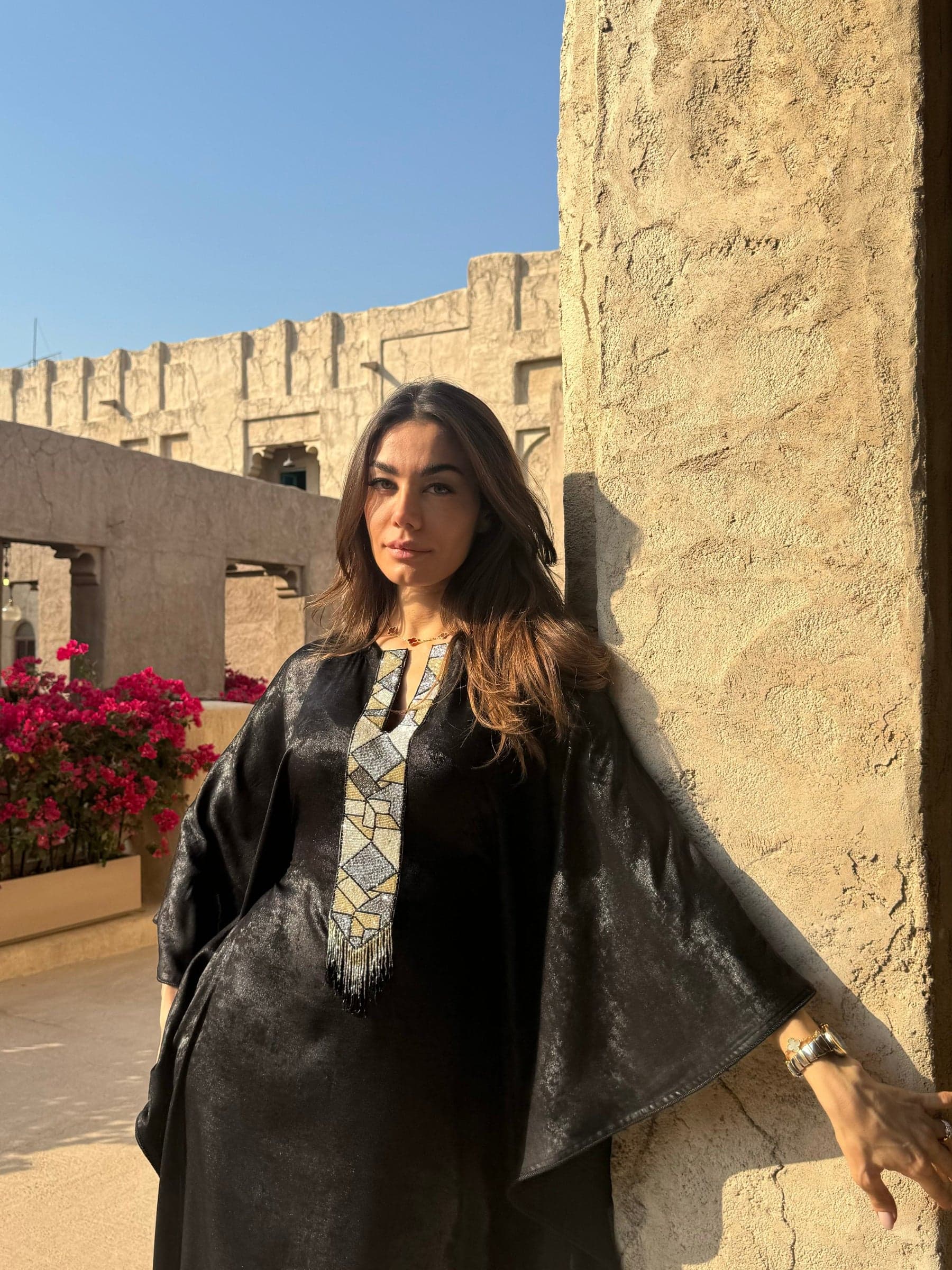مايرا باللون الأسود