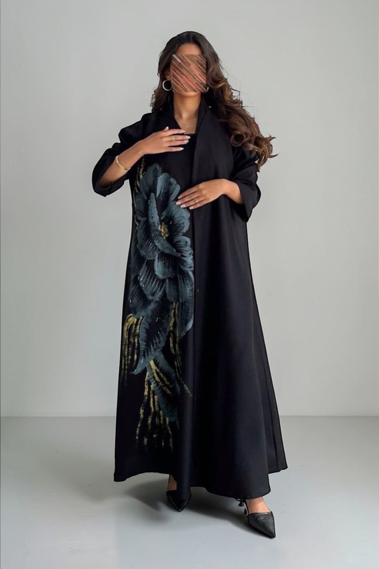 Custom abaya with a unique hand-painted design AM03