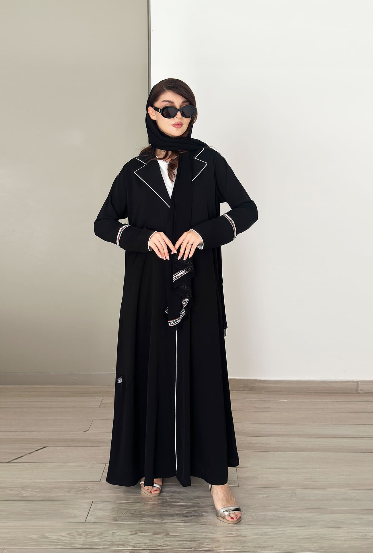 Black-UAE- 202583