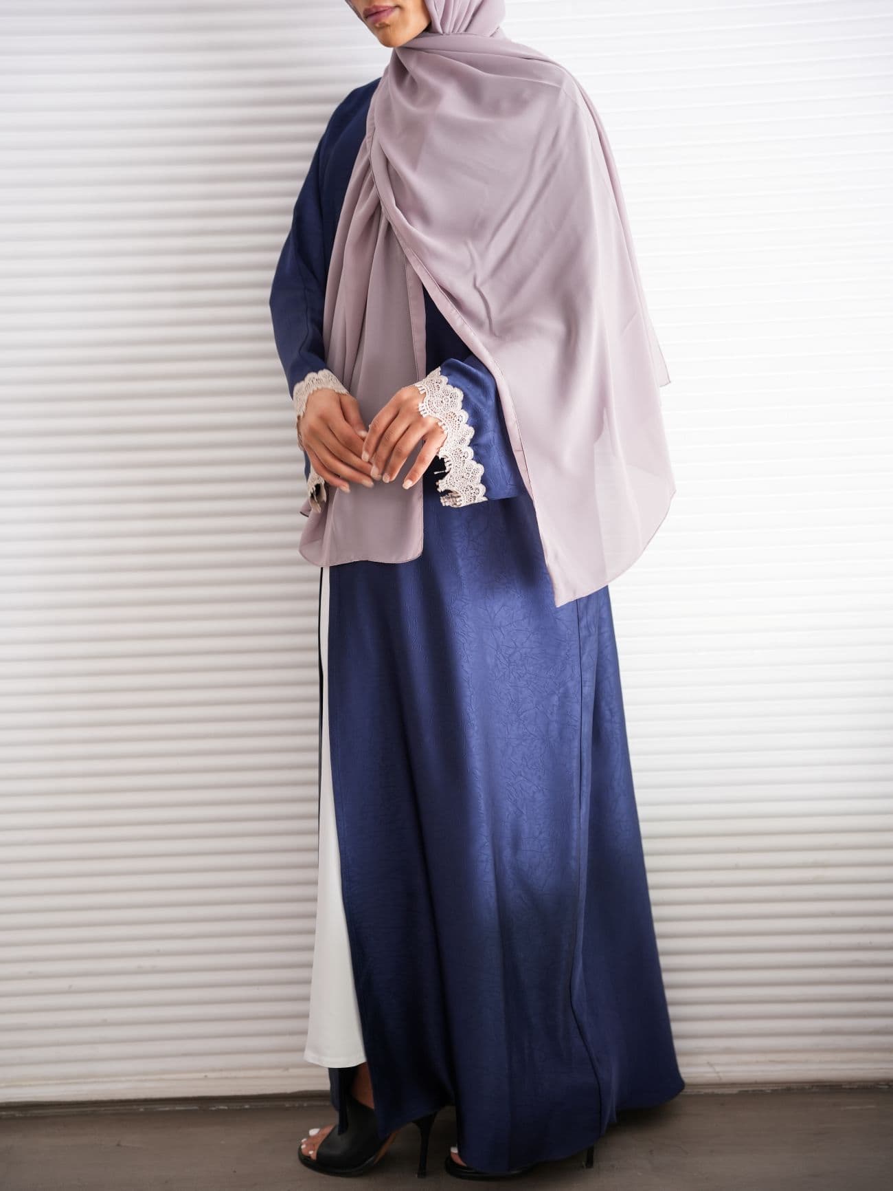 Graceful Jacquard Semi Bisht Abaya