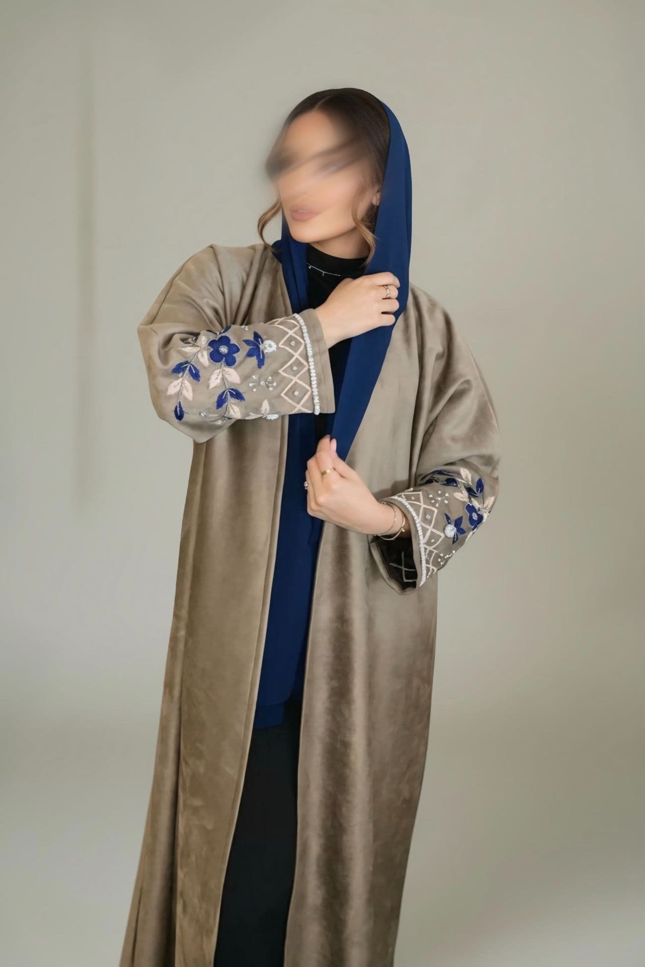 عباية شتوية شمواه بني مع تطريز كحلي